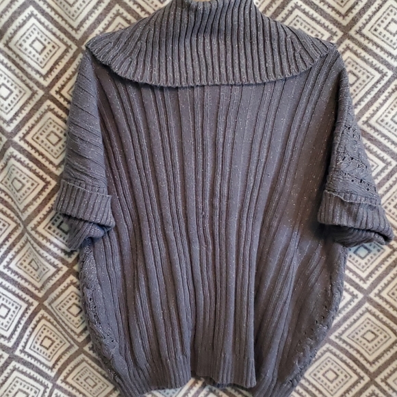 Limited Short Sleeve Sweater - XL - Picture 2 of 3